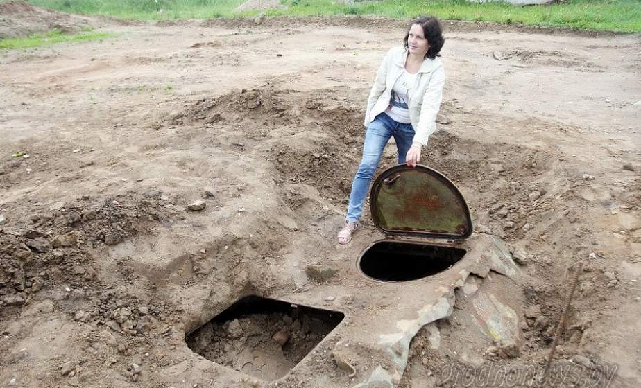 В Гродно в микрорайоне Зарица-5 хозяева участка нашли бронетранспортер В Гродно в микрорайоне Зарица-5 хозяева участка нашли бронетранспортер