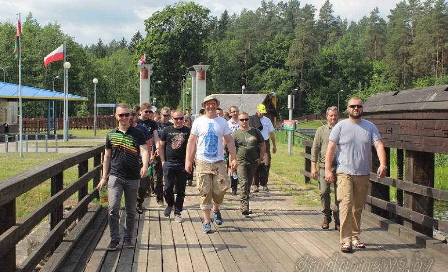 Более 30 безвизовых туристов пересекли границу пешком в пункте пропуска «Лесная – Рудавка»