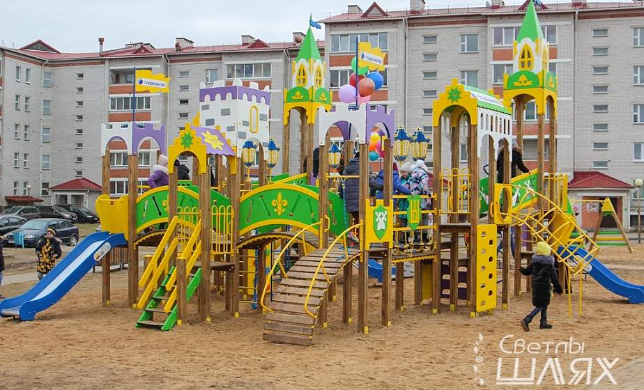 В Сморгони в микрорайоне Западный состоялось открытие детской площадки