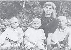 Выжила под страхом смерти и спасла своих детей. Трагическая история о жизни многодетной матери, муж которой погиб в первый день войны