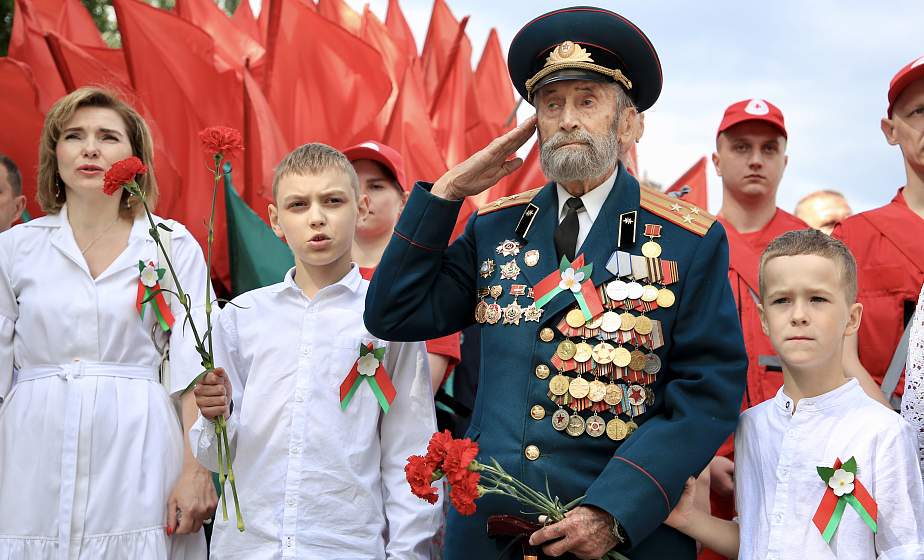 Огненными верстами войны. Ветеран Леонид Данилов поделился воспоминаниями с фронта и рассказал, как в свои 99 сохраняет жизнерадостность Огненными верстами войны. Ветеран Леонид Данилов поделился воспоминаниями с фронта и рассказал, как в свои 99 сохраняет жизнерадостность
