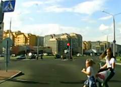 В Гродно под колеса «Пежо» попала 4-летняя девочка (Видео)