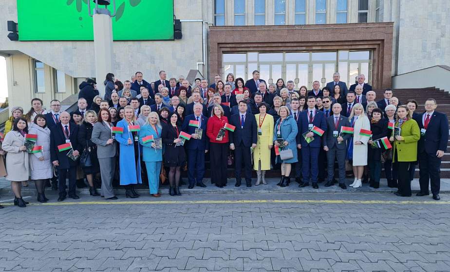 Делегация Гродненской области на учредительном съезде Белорусской партии «Белая Русь»