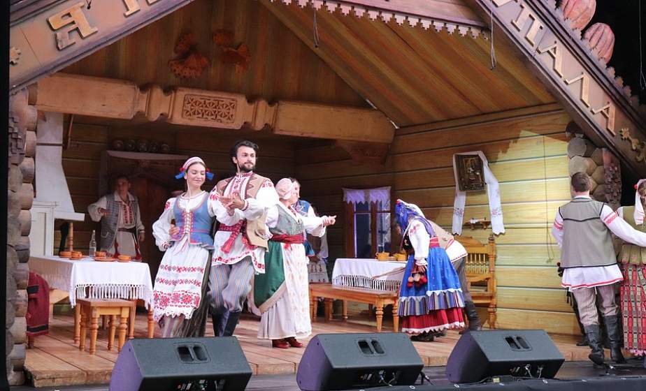 Лида празднует День города. В древнем замке Купаловский театр показал легендарную «Паўлінку» Лида празднует День города. В древнем замке Купаловский театр показал легендарную «Паўлінку»