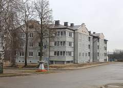 Новый трехэтажный дом построили в городском поселке Щучинского района