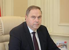 Двигаться вперед важно  эволюционным путем,  сохраняя лучшее из того,  что было наработано,  и корректируя то,  что нас не устраивает
