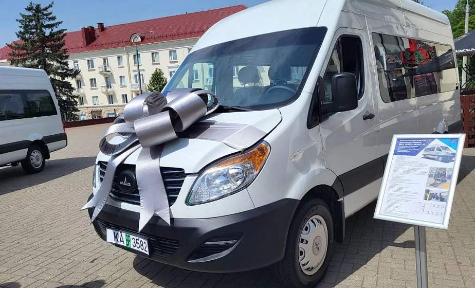 Учреждения соцобслуживания населения региона получили 6 новых микроавтобусов  Учреждения соцобслуживания населения региона получили 6 новых микроавтобусов