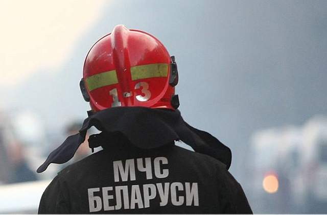 В Лидском районе работники МЧС спасли пассажирку легкового автомобиля