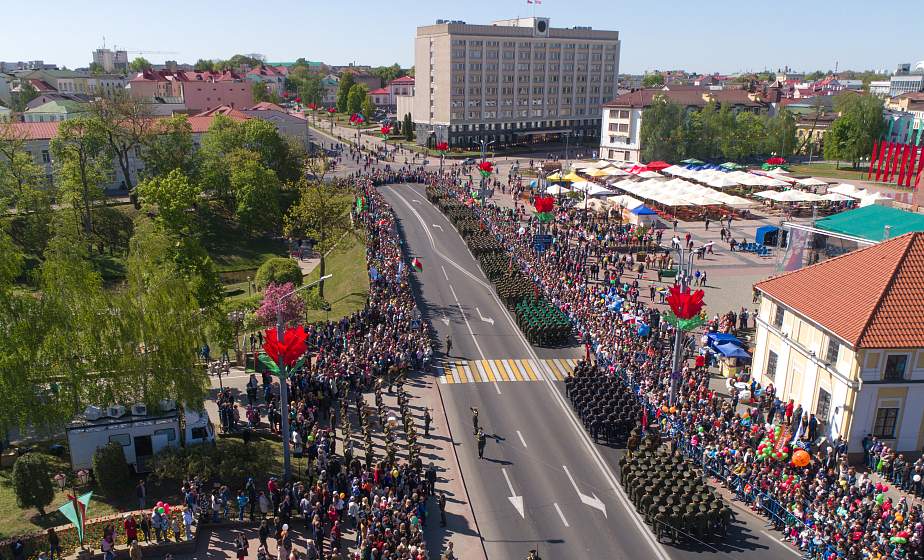 Как прошел военный парад в День Победы в Гродно