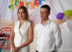 Молодожены из Красносельского «поделились» своим праздником с воспитанниками Волковысского детского дома