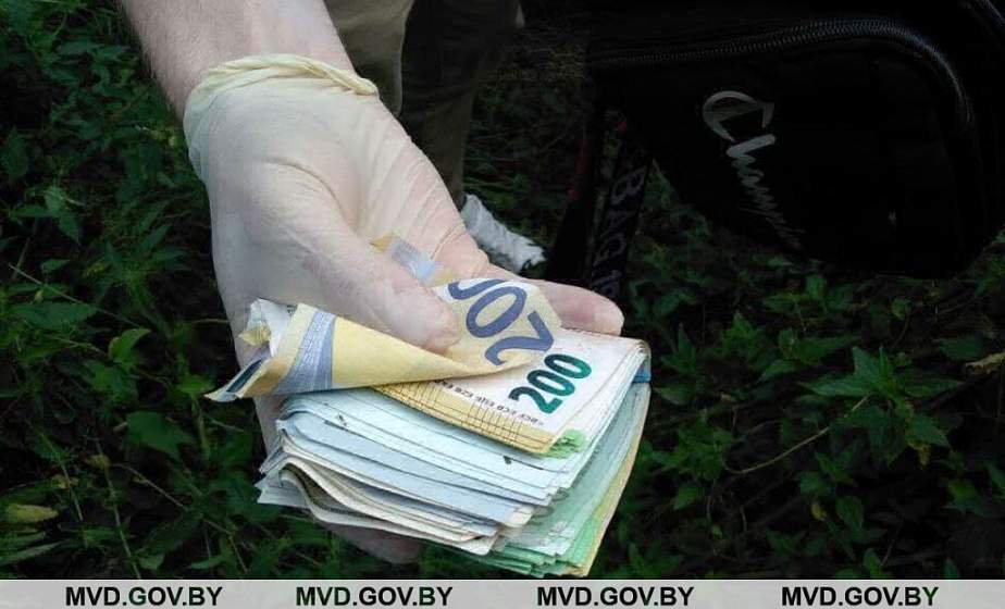 В Гродно работники СТО украли из машины 5.5 тысячи евро и более 5 тысяч долларов В Гродно работники СТО украли из машины 5.5 тысячи евро и более 5 тысяч долларов
