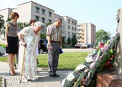 Семья из России переехала в Свислочский район, чтобы быть поближе к могиле отца, погибшего здесь в годы войны