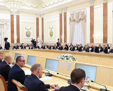 Александр Лукашенко - послам: нужна "военная мобилизация", чтобы удержать экономику страны