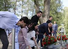 «Нас объединяет общая память». Участники IV Съезда малых городов посетили мемориальный комплекс «Шауличи»