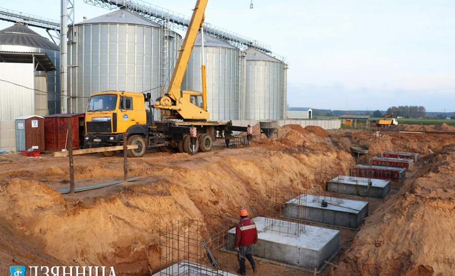 В ОАО «Демброво» Щучинского района строится современный цех по производству кормов