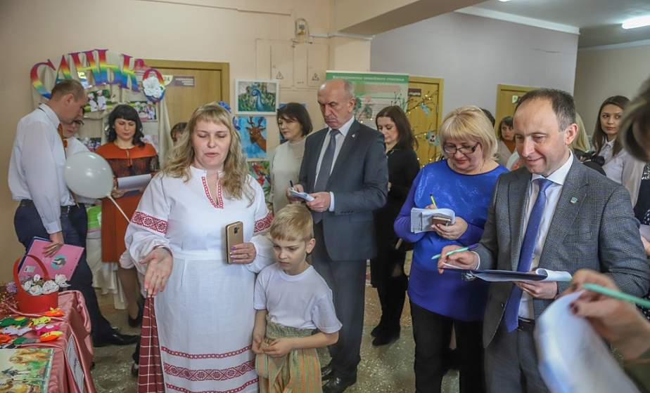 «Большая семья - не всегда легко, но всегда весело». В Гродно прошел районный этап республиканского конкурса «Семья года»