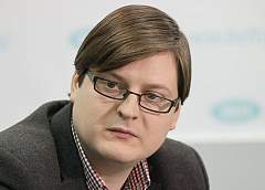 Петр Петровский: Запад плюет на права человека и готов использовать танки против мигрантов