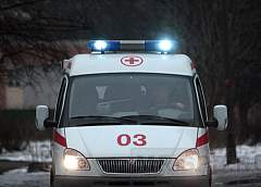 Узкие пролеты лестниц в многоэтажках не позволяют "скорой" вынести больных на носилках