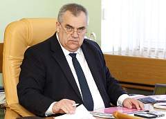 В субботу, 2 апреля,  прямую линию с жителями области провел заместитель председателя облисполкома Владимир Дешко