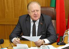 На вопросы жителей Гродненщины во время прямой телефонной линии ответил заместитель председателя облисполкома Виктор Лискович
