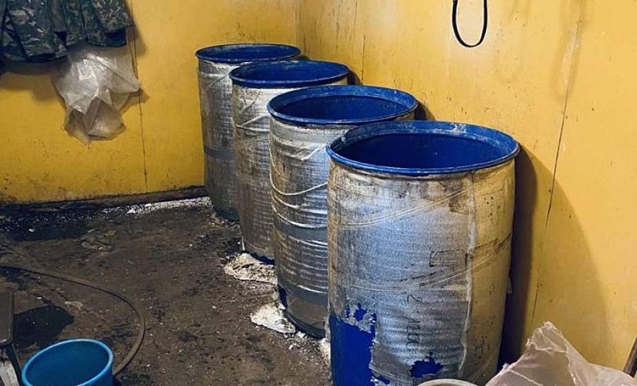 В Щучинском районе правоохранители выявили мини-завод по производству самогона