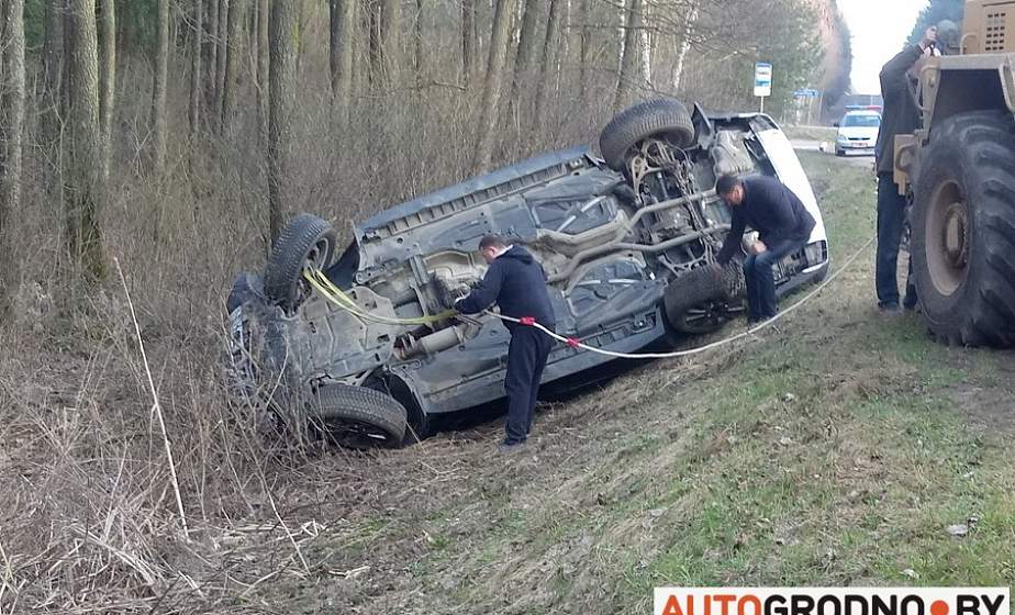 Пошел на обгон и вылетел в кювет. Под Волковыском произошло ДТП Пошел на обгон и вылетел в кювет. Под Волковыском произошло ДТП