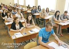 Сегодня абитуриенты сдают централизованное тестирование по математике