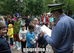 Праздник с участием сотрудников ГАИ и аниматоров парка аттракционов прошел в парке имени Жилибера