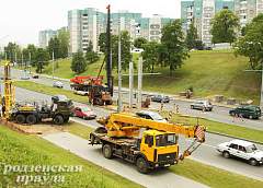 На проспекте Клецкова началось строительство надземного пешеходного моста