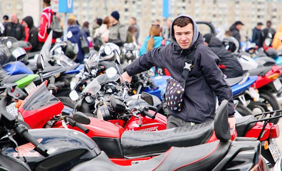 Порядка 200 байкеров организованной колонной проехали по улицам города: в Гродно открыли мотосезон-2022