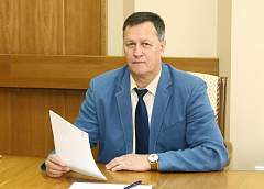 Субботнюю прямую линию с жителями области провел управляющий делами облисполкома Игорь Попов