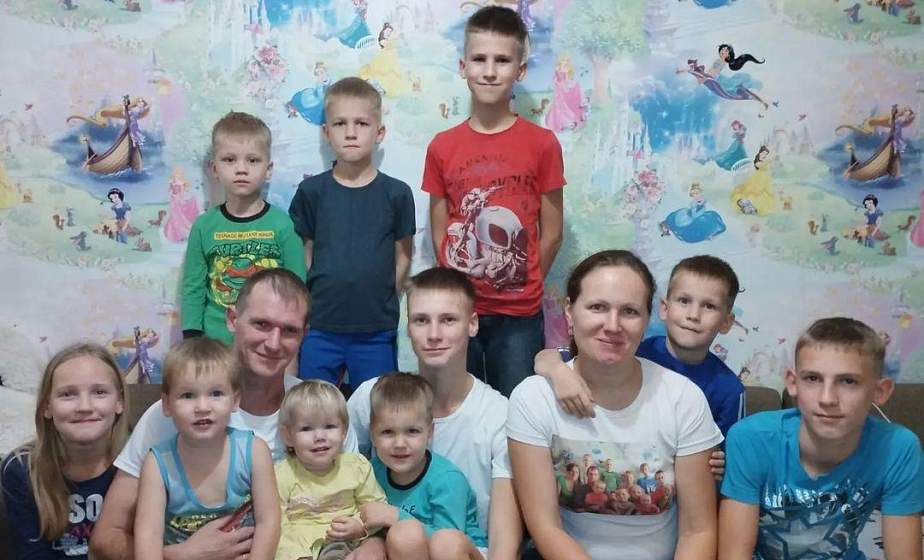 «Больше детей – больше счастья». Как живет семья из Лиды, воспитывающая 11 детей