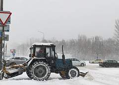 Снизить скорость, увеличить дистанцию. В МВД напомнили о правилах вождения в снегопад
