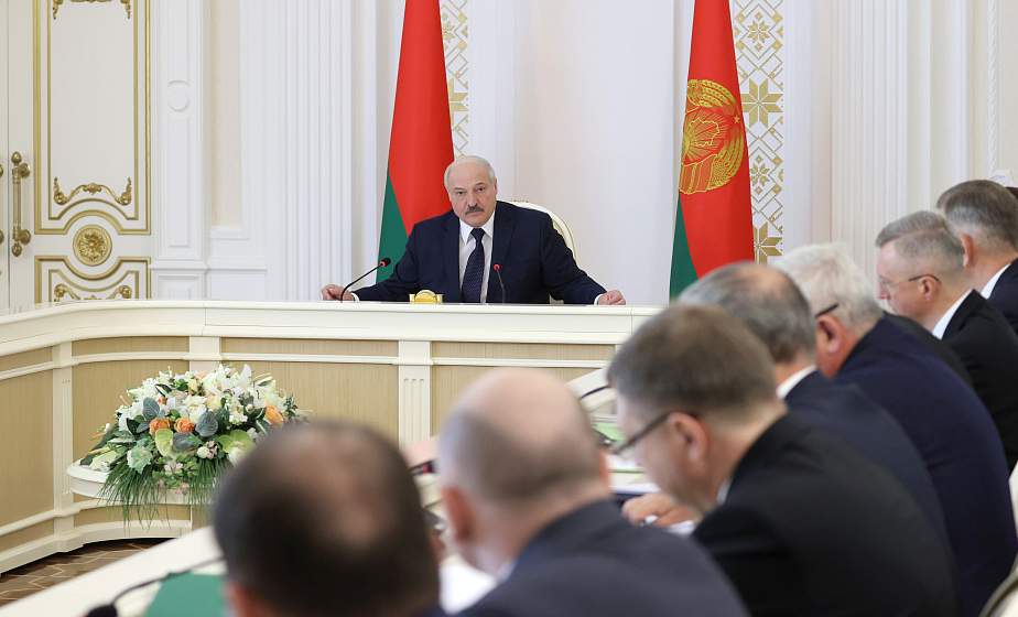 Тема недели: Александр Лукашенко собрал совещание по вопросам сотрудничества с Россией Тема недели: Александр Лукашенко собрал совещание по вопросам сотрудничества с Россией