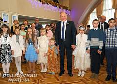 Шестьсот детишек побывали на главной елке области