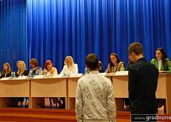Вину признал и пообещал больше не расстраивать родных. Юный угонщик дедушкиного авто из Гродно стал главным «героем» выездного заседания КДН