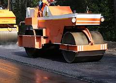 В Гродненской области перевыполнено задание по ремонту местных автодорог и мостов. На каких дополнительных объектах в регионе будут вестись работы, рассказали в «Гроднооблдорстрой»