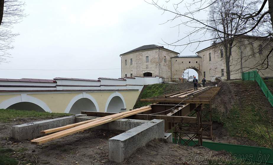 Надежная основа для замка. У стен Старого замка в Гродно начались работы по усилению грунтового склона Замковой горы Надежная основа для замка. У стен Старого замка в Гродно начались работы по усилению грунтового склона Замковой горы