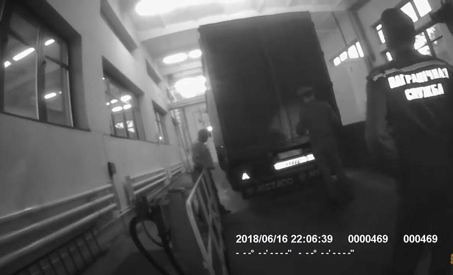 Нелегалы из Шри-Ланки пытались пересечь границу в опломбированном прицепе Нелегалы из Шри-Ланки пытались пересечь границу в опломбированном прицепе