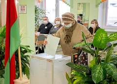 «Участковые комиссии работают добросовестно, в соответствии с законодательством». Международные наблюдатели о ходе голосования на референдуме в Гродно