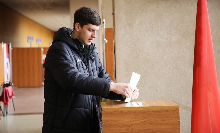 Футболисты «Немана» приняли участие в досрочном голосовании  