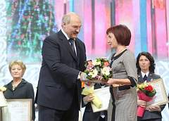 Президент вручил премии "За духовное возрождение", спецпремии деятелям культуры и искусства и спорта 2013 года