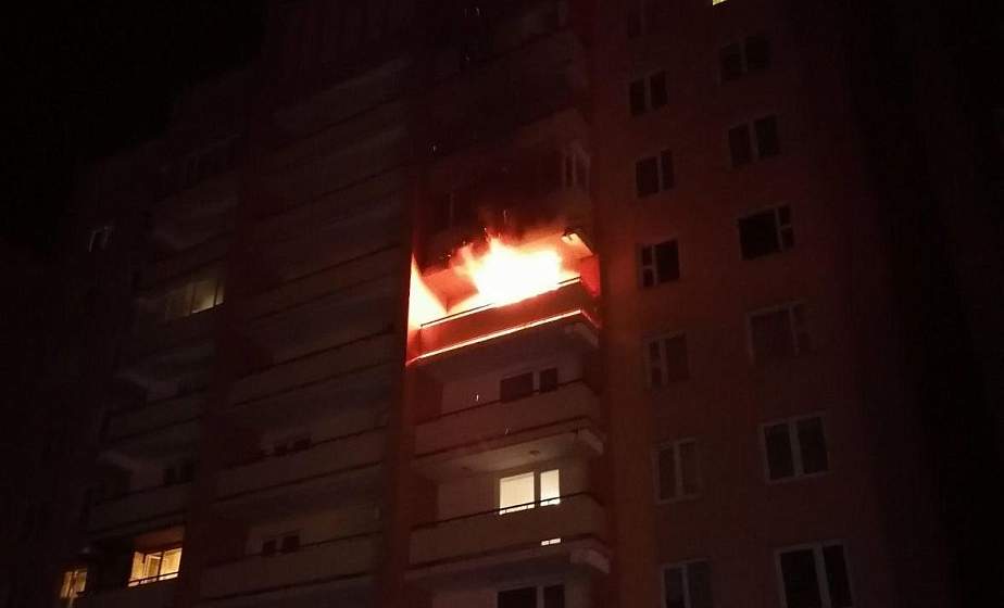 На пожаре в Гродно спасли человека. Из многоэтажки эвакуировали 27 жителей На пожаре в Гродно спасли человека. Из многоэтажки эвакуировали 27 жителей