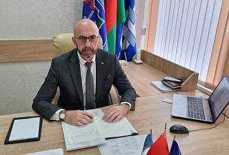 Решает споры с работодателем, поддерживает рублем и дает льготы на путевку. Как профсоюз помогает работникам?