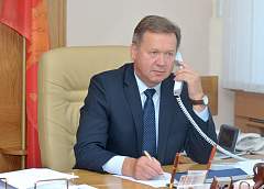 Прямую линию провел председатель областного Совета депутатов Игорь Жук