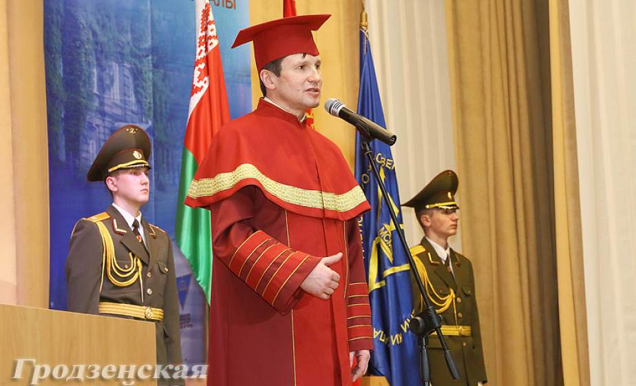 ГрГУ имени Янки Купалы принимает поздравления с 75-летием