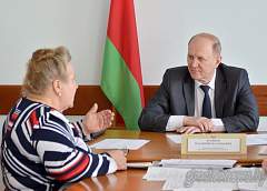 Председатель облисполкома Владимир Кравцов провел прием граждан в Зельве