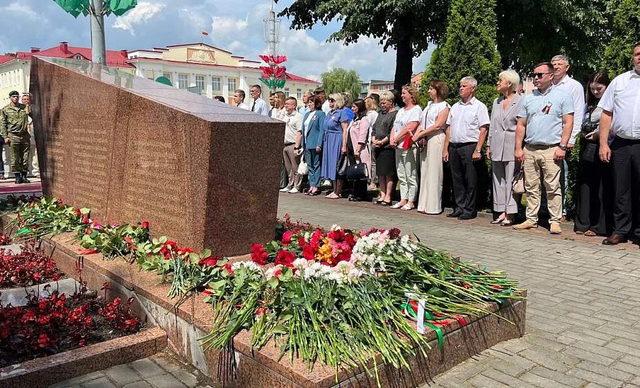 Лидчина отпраздновала 81-ую годовщину со дня освобождения от немецко-фашистских захватчиков Лидчина отпраздновала 81-ую годовщину со дня освобождения от немецко-фашистских захватчиков