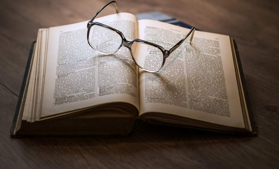 О правде и лжи, воспоминаниях детства, смыслах  и тайнах. Новая подборка интересных книг от "Гродзенскай праўды"