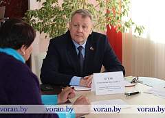 Помощник Президента - инспектор по Гродненской области Константин Бурак провел прием граждан в Вороновском районе